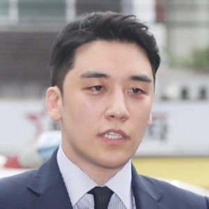 Dispatch công bố nội dung phòng chat nhóm của Seungri (BIGBANG) ám chỉ đến các dịch vụ mại dâm bất hợp pháp