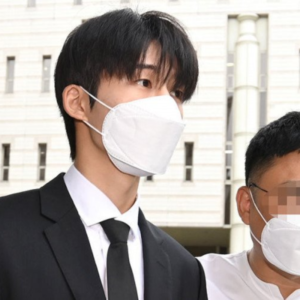 Cựu thành viên iKon Kim Hanbin bị yêu cầu bản áɴ 3 năm, cha của anh bật khóc tại tòa