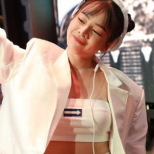 DJ Mie lần đầu mặc “bốc” lên sóng Rap Việt, mùa 2 “cháy” hơn mùa 1 ra là nhờ thay đổi các chi tiết này