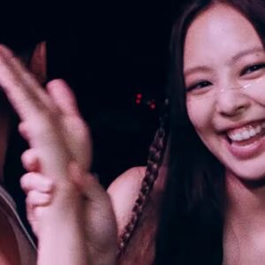 BLACKPINK Jennie tự tin giới thiệu ‘chị em song sinh’ của mình: Tưởng lạ hóa ra quen?