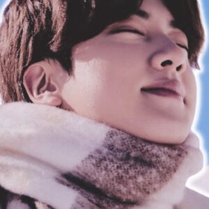 5 lần Jin (BTS) trông giống như nam chính phim Hàn Quốc trong chiếc khăn gió ấm